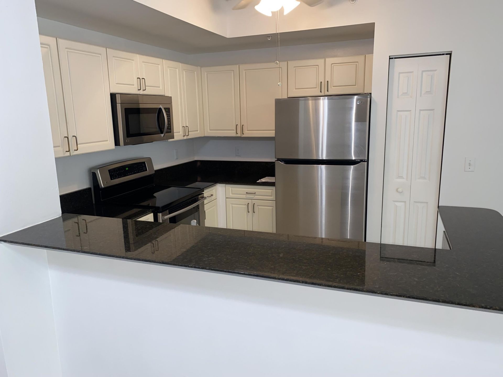 720 S Sapodilla Avenue, Unit 408, West Palm Beach, FL 33401 Photo