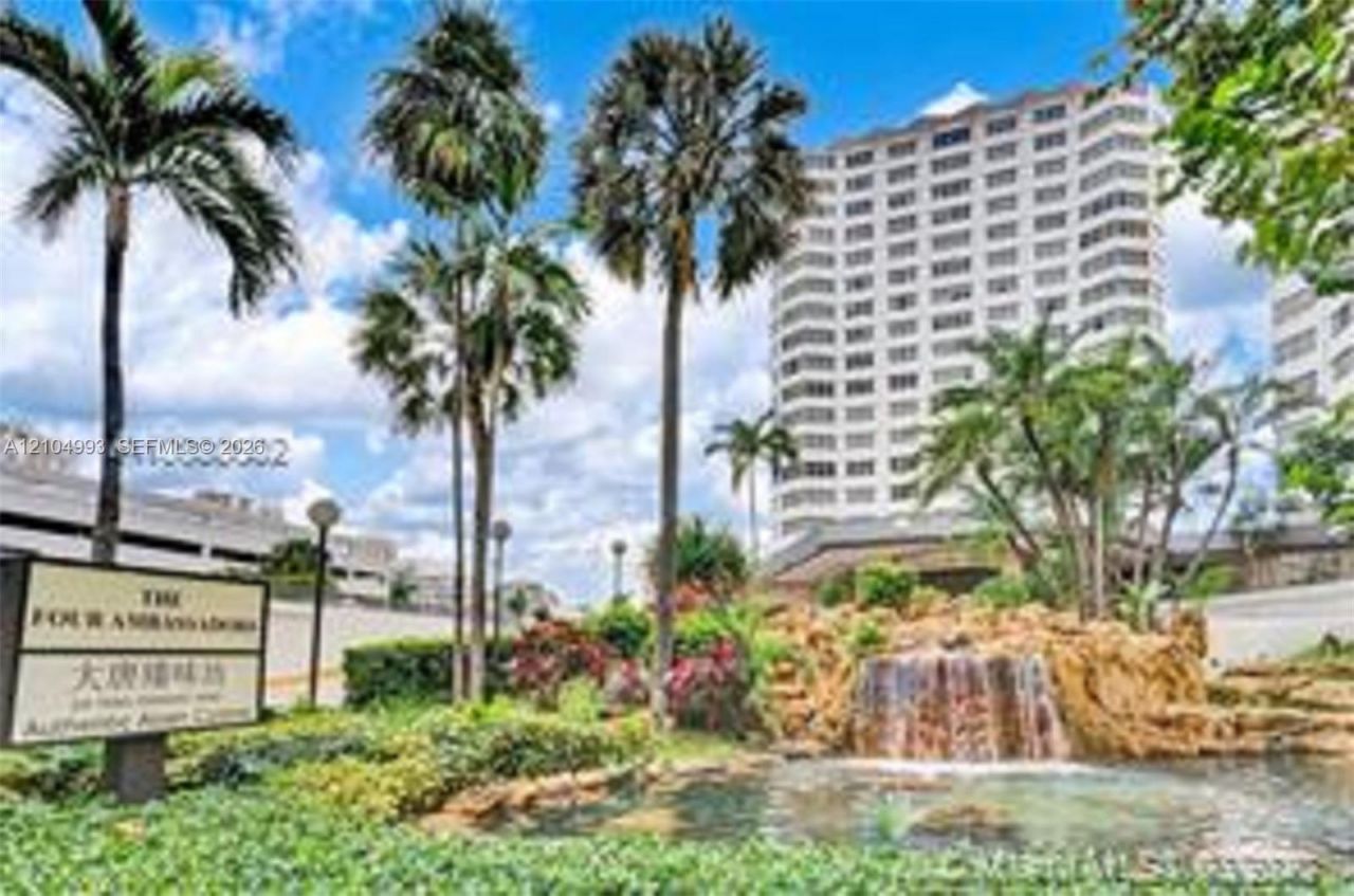 825 Brickell Bay Dr, Unit 1049, Miami, FL 33131 Main Photo