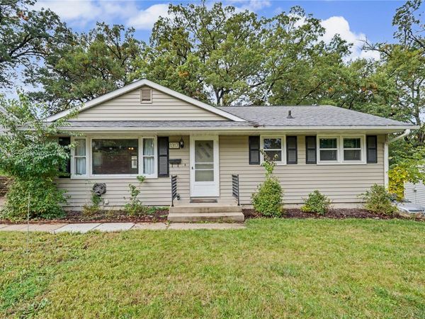 1317 Memorial Dr , Cedar Rapids, IA 52403