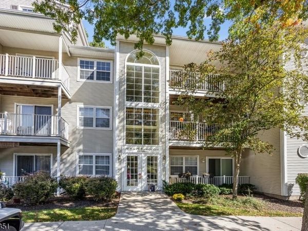 32 Brookside Ln, Mount Arlington, NJ 07856