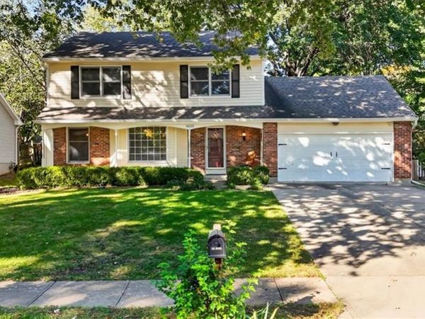 10228 Caenen Drive, Lenexa, KS 66215