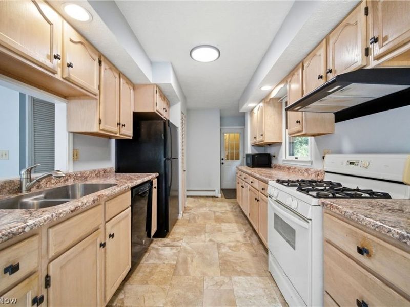 989 Howard Drive, Vermilion, OH 44089 Photo 6