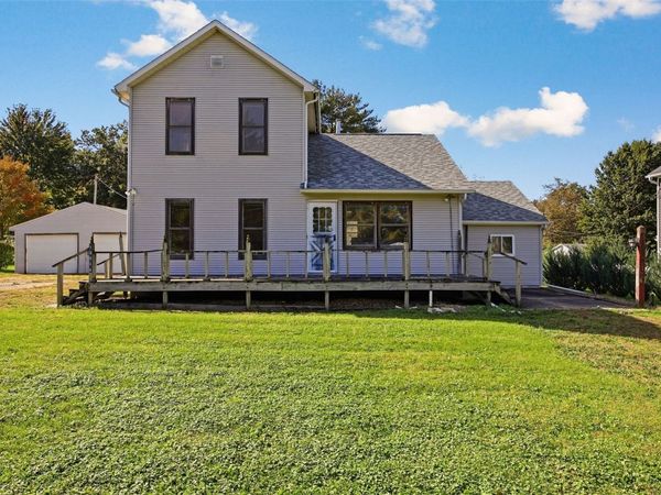 12016 Locust Street SW, Cedar Rapids, IA 52404