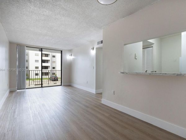8145 NW 7th St, Unit 211, Miami, FL 33126