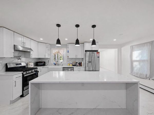 35 E Euclid Street , Valley Stream, NY 11580