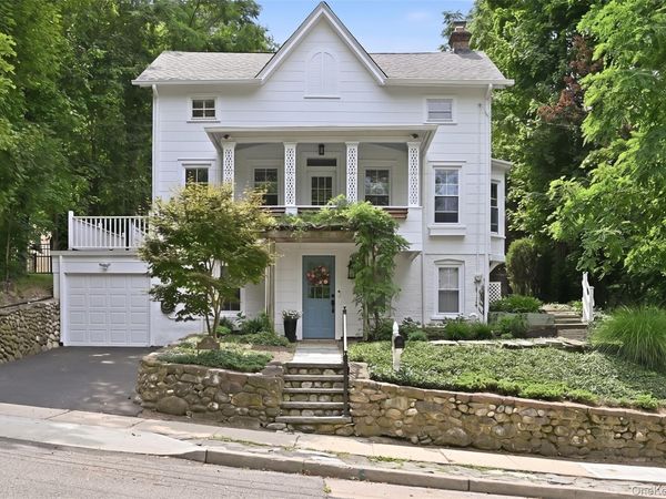 18 Washington Place, Northport, NY 11768