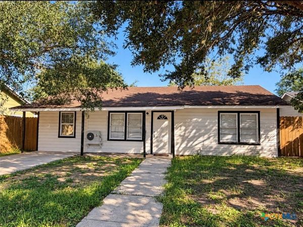 205 E Johnson , Cuero, TX 77954