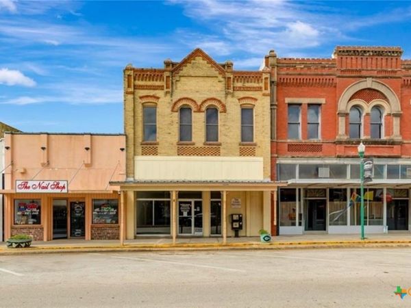 119 E Main , Cuero, TX 77954
