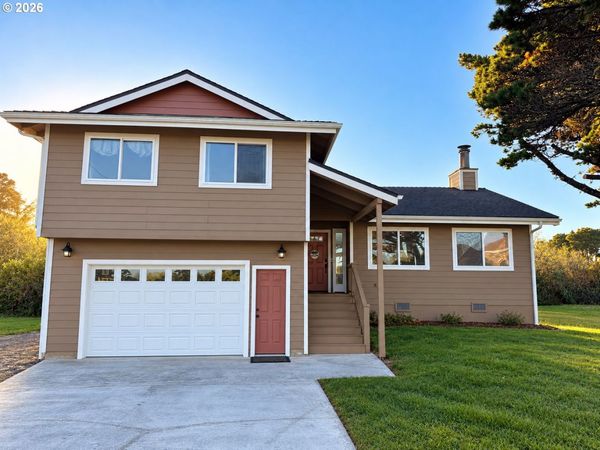 1182 JACKSON AVE, Bandon, OR 97411