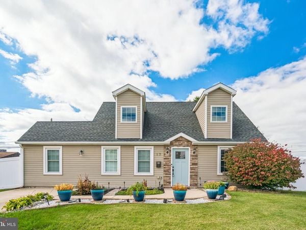 17 PEONY ROAD, LEVITTOWN, PA 19056