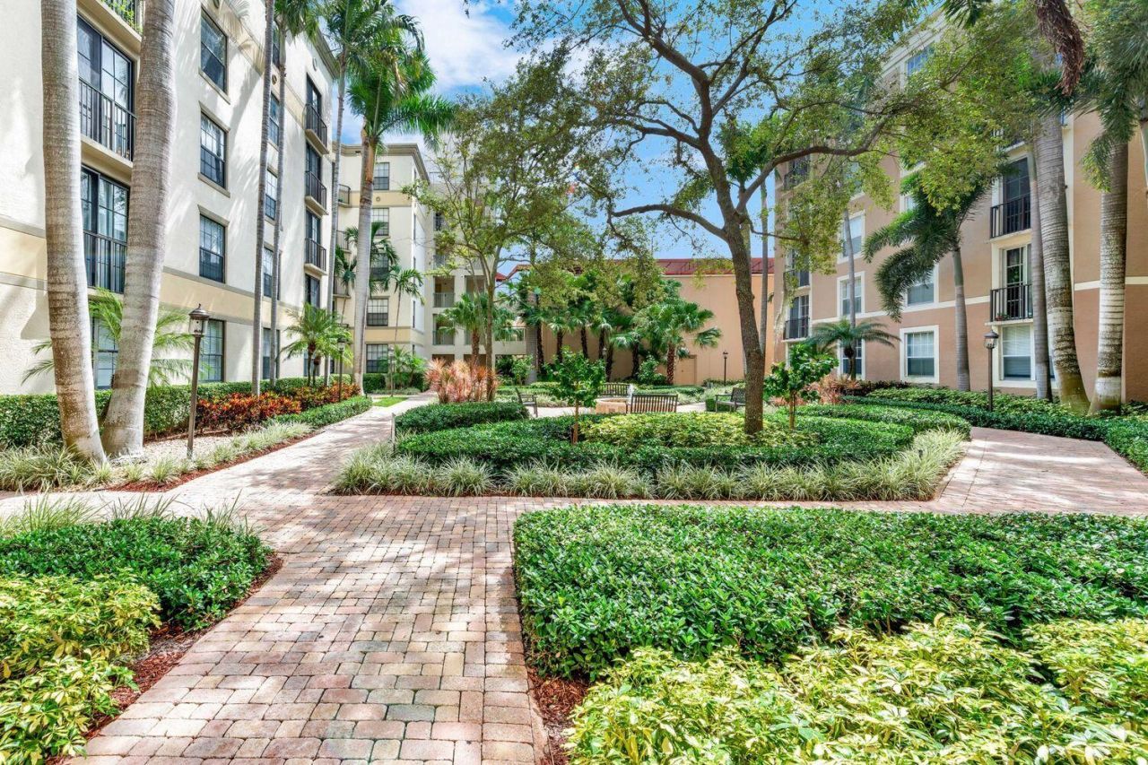 630 S Sapodilla Avenue, Unit 433, West Palm Beach, FL 33401 Photo