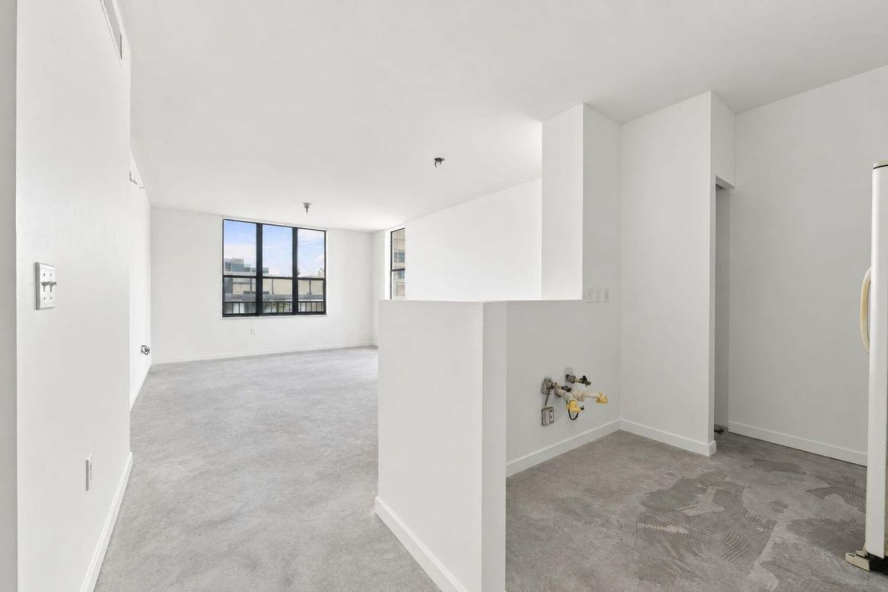 630 S Sapodilla Avenue, Unit 433, West Palm Beach, FL 33401 Photo