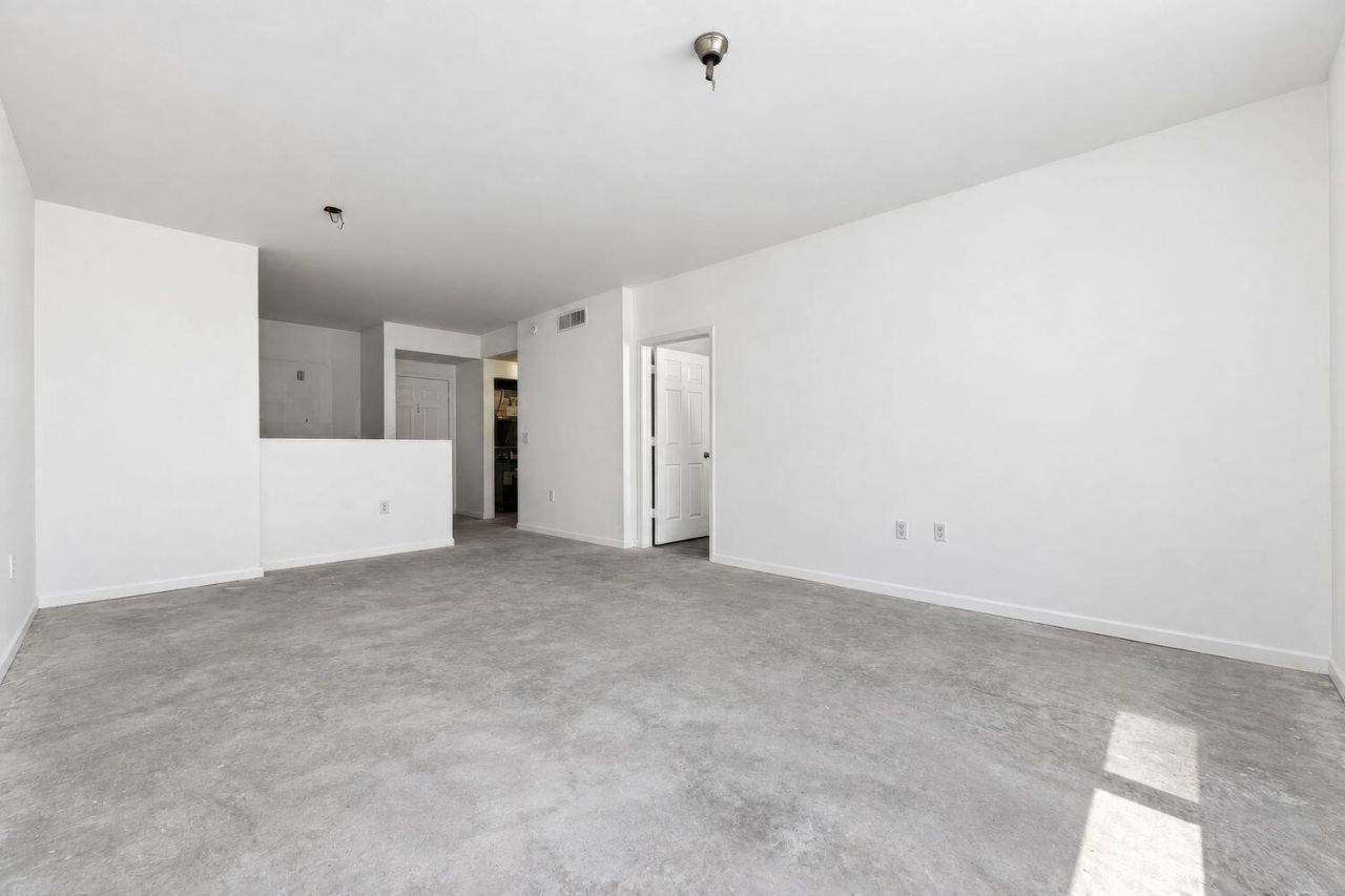 630 S Sapodilla Avenue, Unit 433, West Palm Beach, FL 33401 Photo