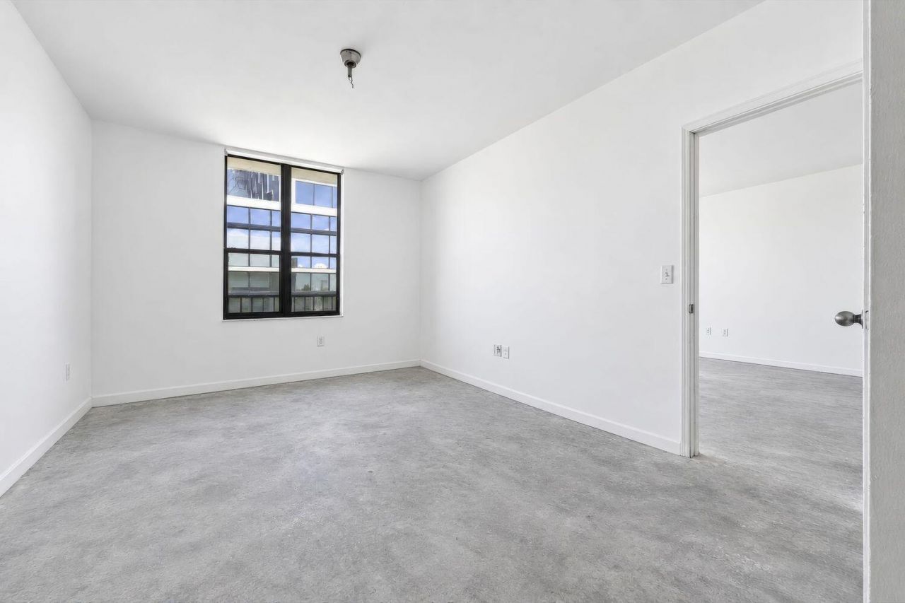 630 S Sapodilla Avenue, Unit 433, West Palm Beach, FL 33401 Photo