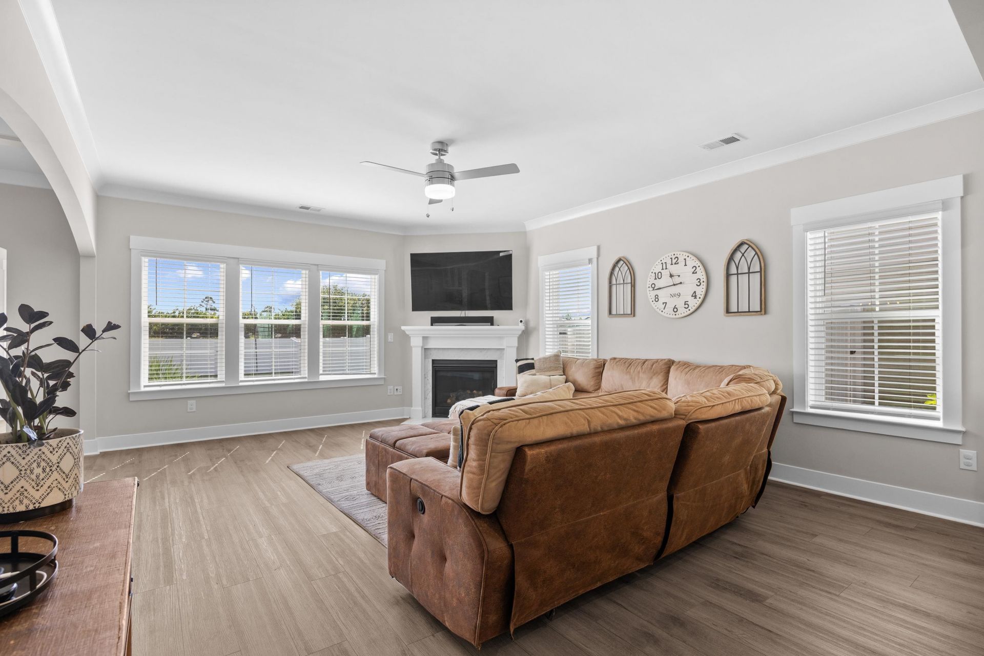 729 Enchantment Loop Photo 4