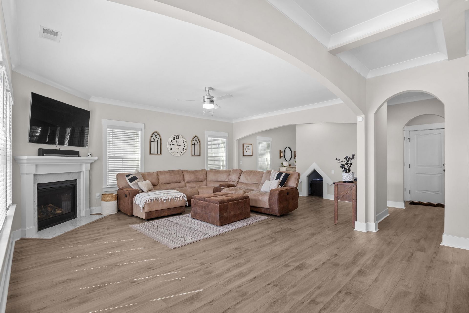 729 Enchantment Loop Photo 6