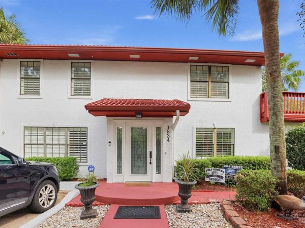 1834 W Smugglers Cove Dr, Gulf Breeze, FL 32563