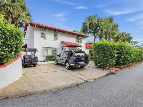 1834 W Smugglers Cove Dr, Gulf Breeze, FL 32563