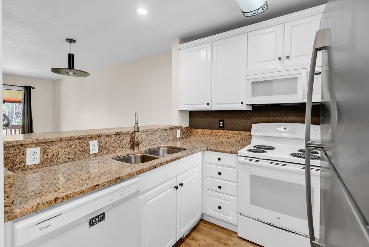 4096 Fairway Lakes Dr.  Photo 11