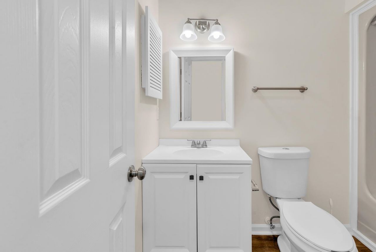 4096 Fairway Lakes Dr.  Photo 8