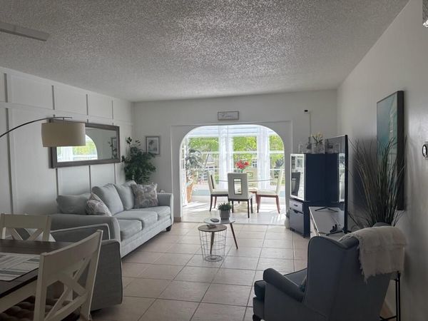 3430 NW 52ND Avenue, Unit 204, Lauderdale Lakes, FL 33319