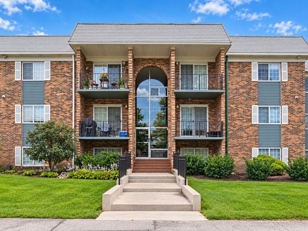 1617 N Windsor Drive , Unit 208, Arlington Heights, IL 60004