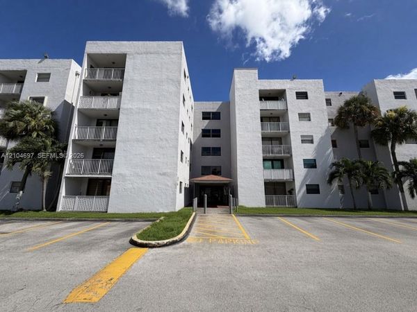 8075 NW 7th St , Unit 321, Miami, FL 33126