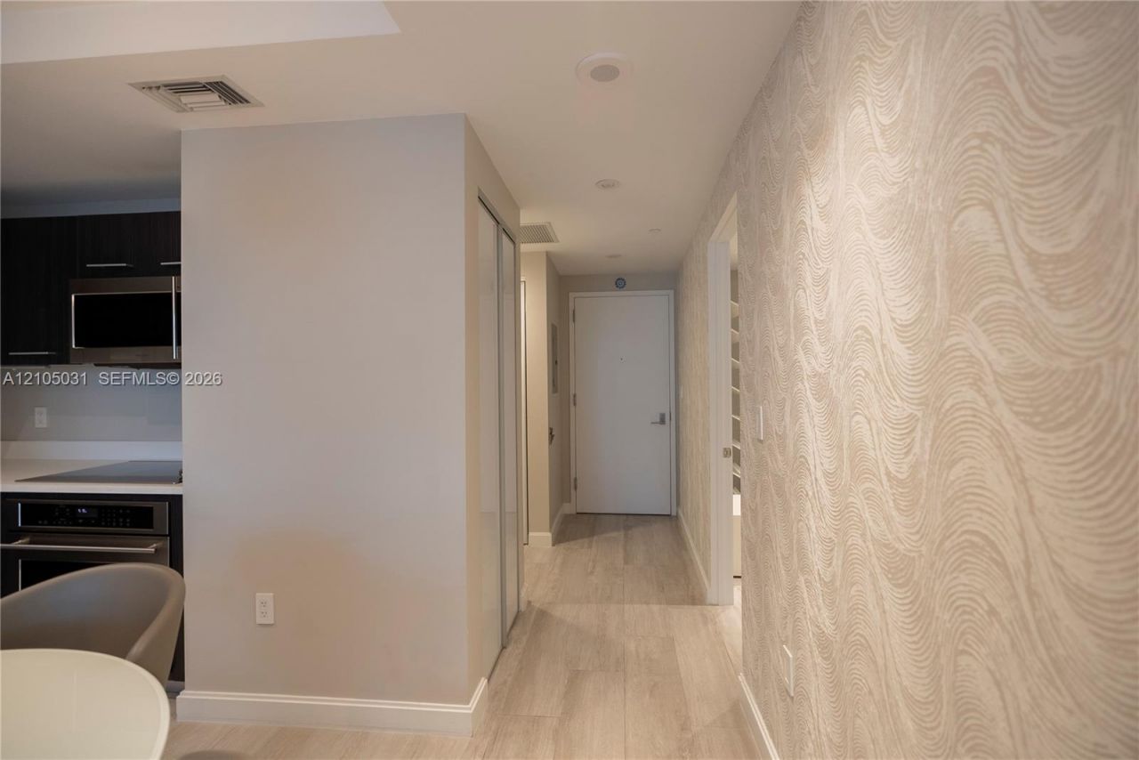 45 SW 9th St , Unit 1705, Miami, FL 33130 Photo