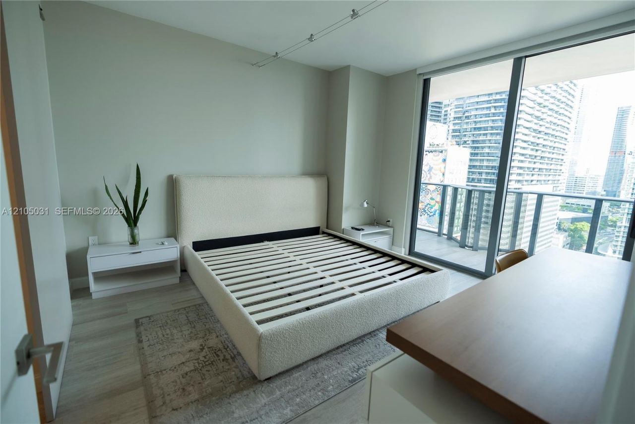 45 SW 9th St , Unit 1705, Miami, FL 33130 Photo