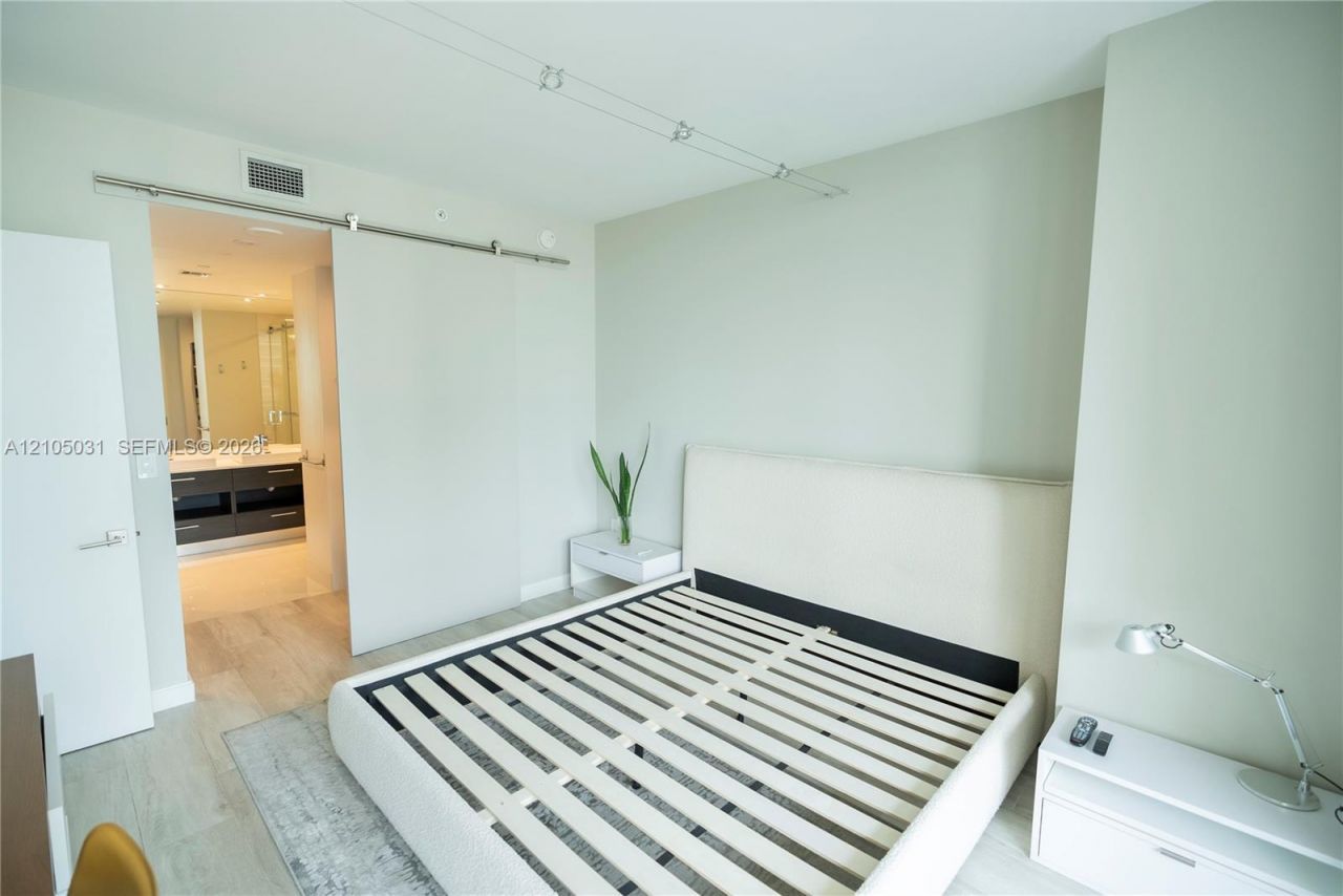 45 SW 9th St , Unit 1705, Miami, FL 33130 Photo