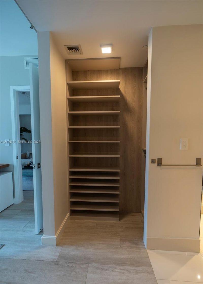 45 SW 9th St , Unit 1705, Miami, FL 33130 Photo