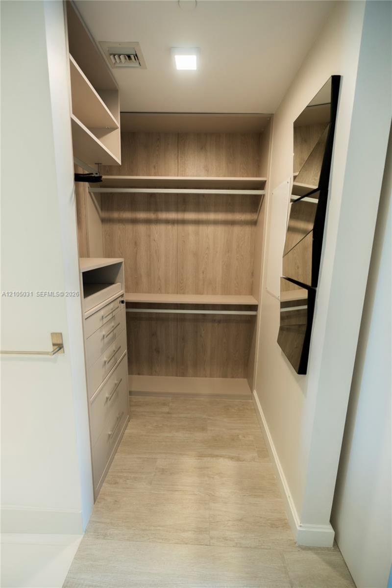 45 SW 9th St , Unit 1705, Miami, FL 33130 Photo