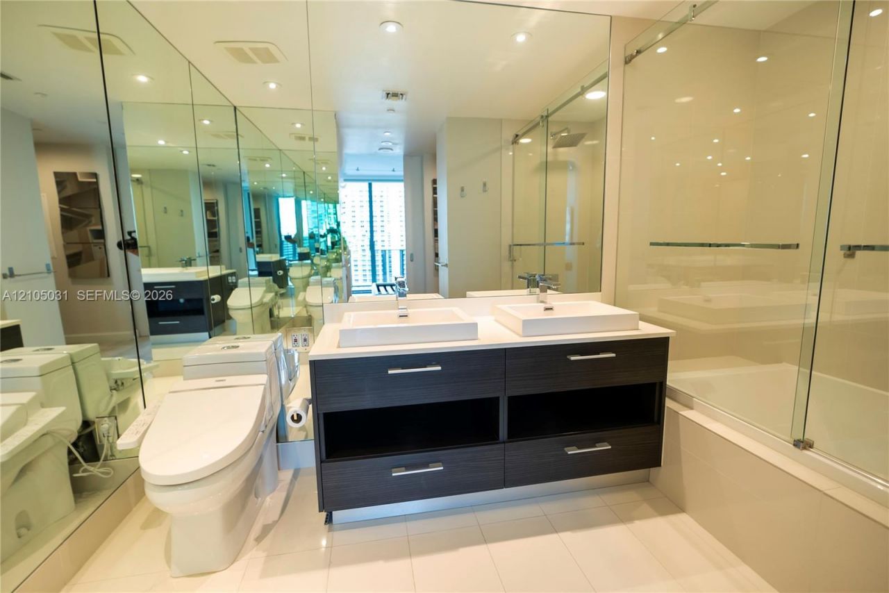 45 SW 9th St , Unit 1705, Miami, FL 33130 Photo