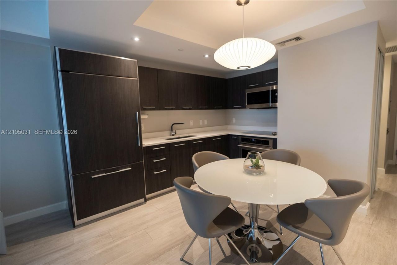 45 SW 9th St , Unit 1705, Miami, FL 33130 Photo