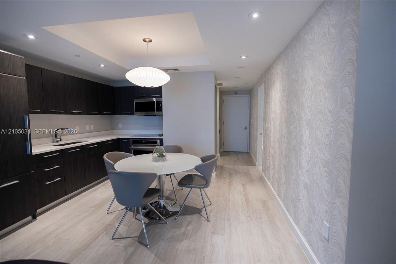 45 SW 9th St , Unit 1705, Miami, FL 33130 Photo