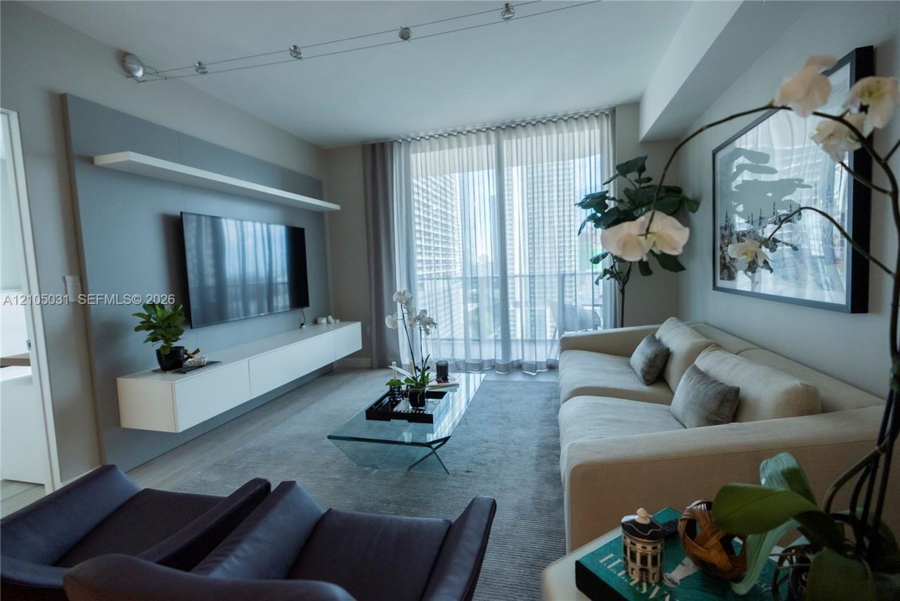 45 SW 9th St , Unit 1705, Miami, FL 33130 Photo