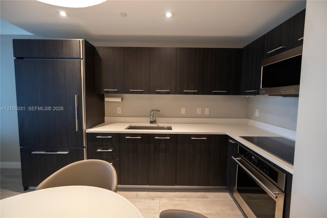 45 SW 9th St , Unit 1705, Miami, FL 33130 Photo