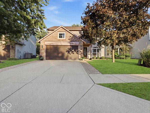 6725 Wimbledon Drive, Zionsville, IN 46077