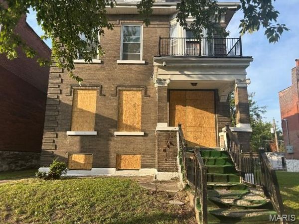 3950 Palm Street , St Louis, MO 63107