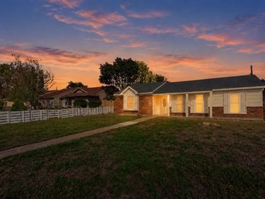 920 Carom Way, Dallas, TX 75217