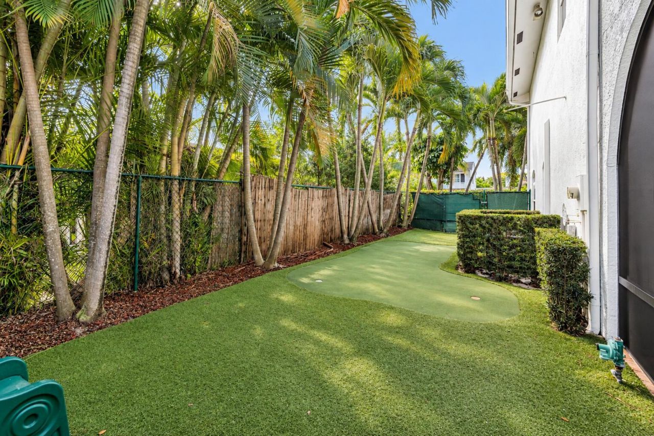 327 Monceaux Road, West Palm Beach, FL 33405 Photo