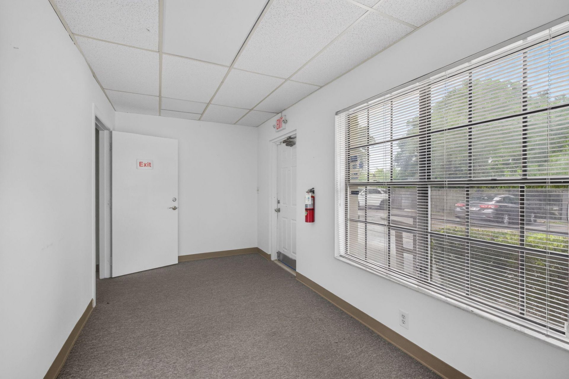 5001 S University Drive, Davie, FL 33328 Photo