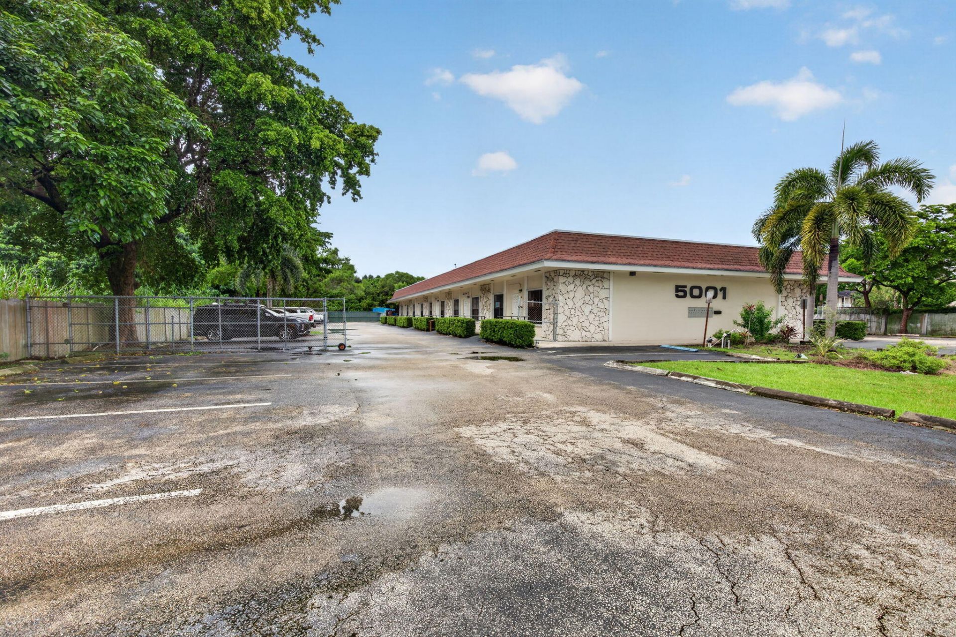 5001 S University Drive, Davie, FL 33328 Photo