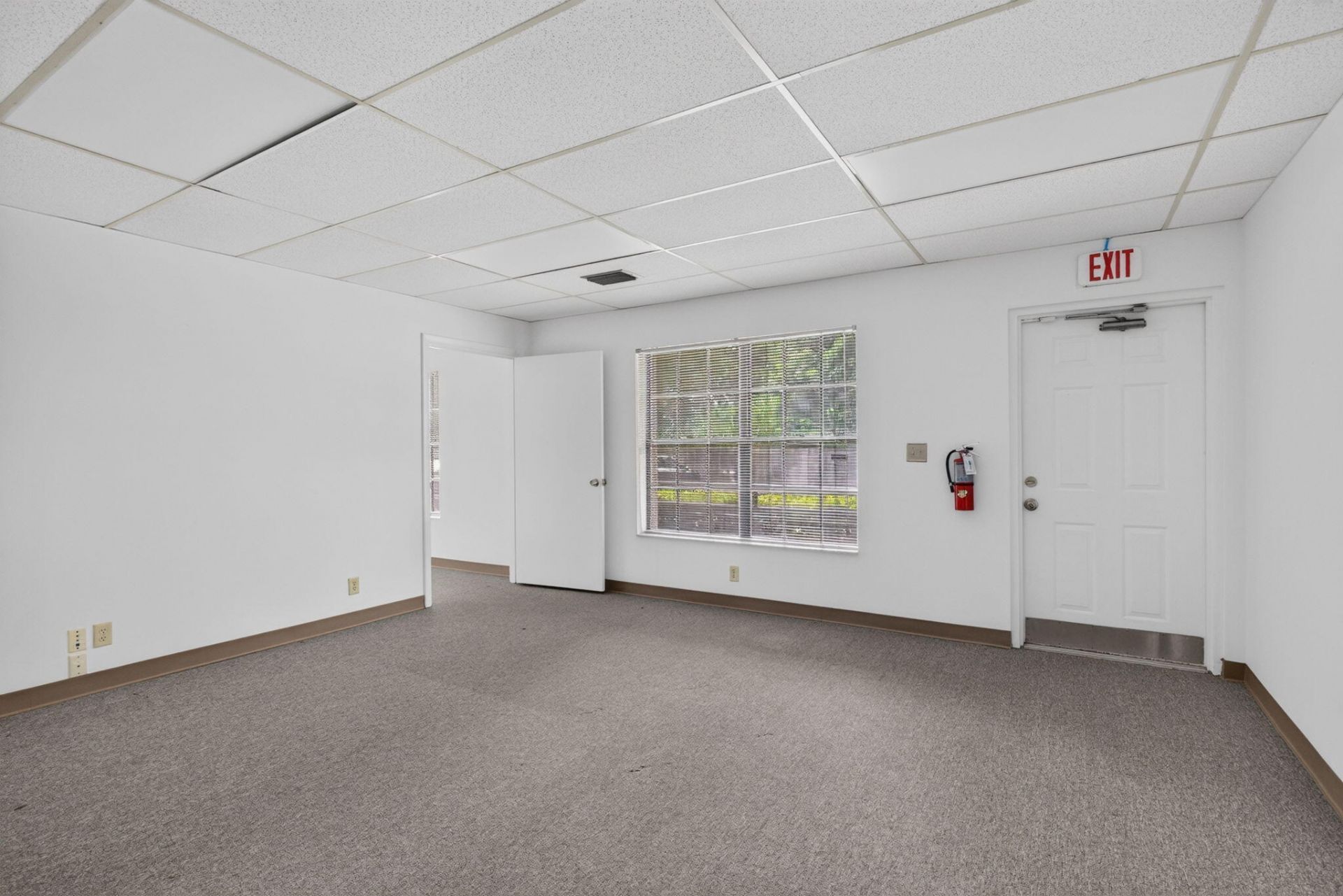5001 S University Drive, Davie, FL 33328 Photo
