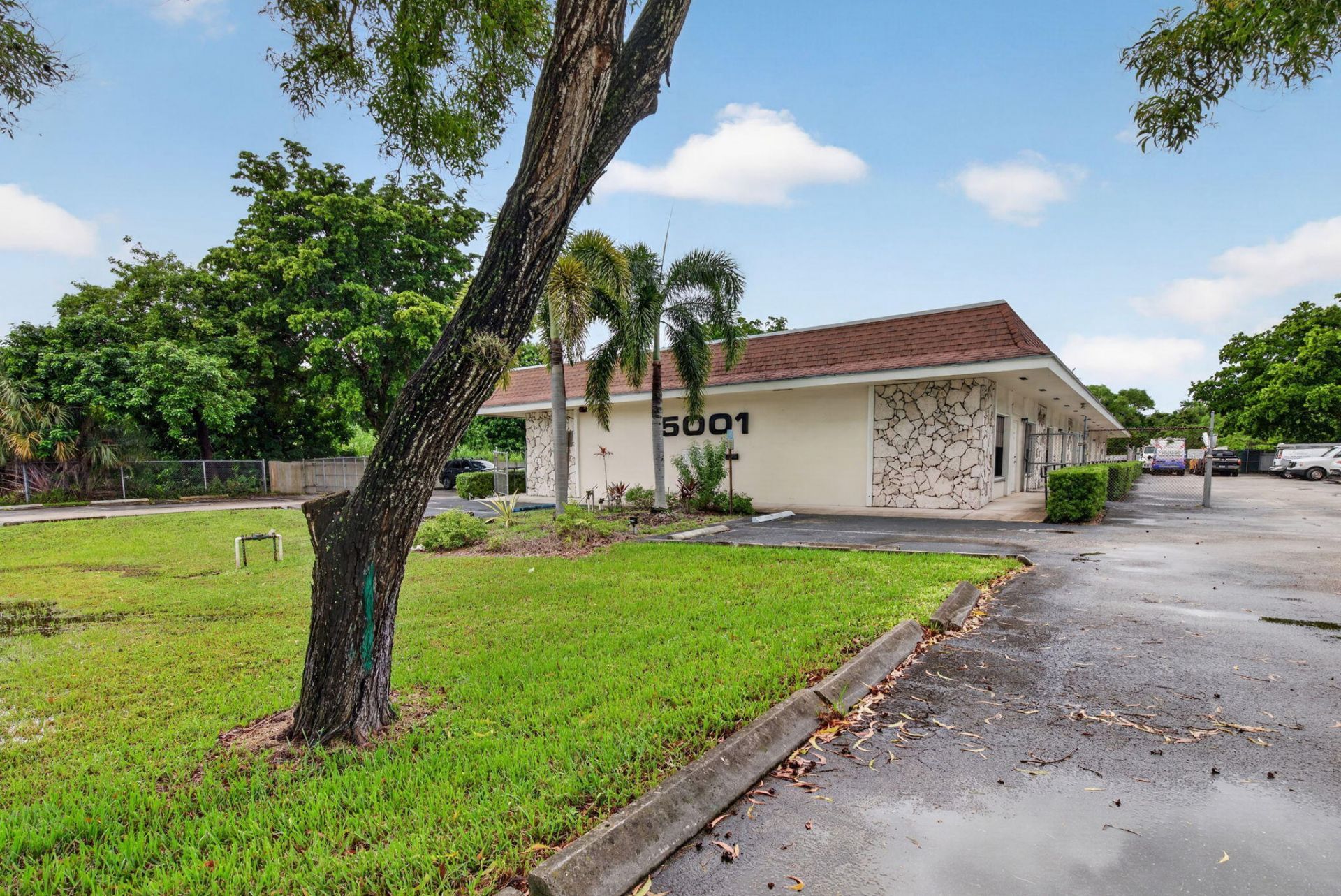 5001 S University Drive, Davie, FL 33328 Photo