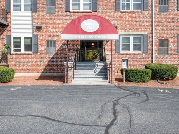 21 Dallas Dr, Unit 202, Dracut, MA 01826