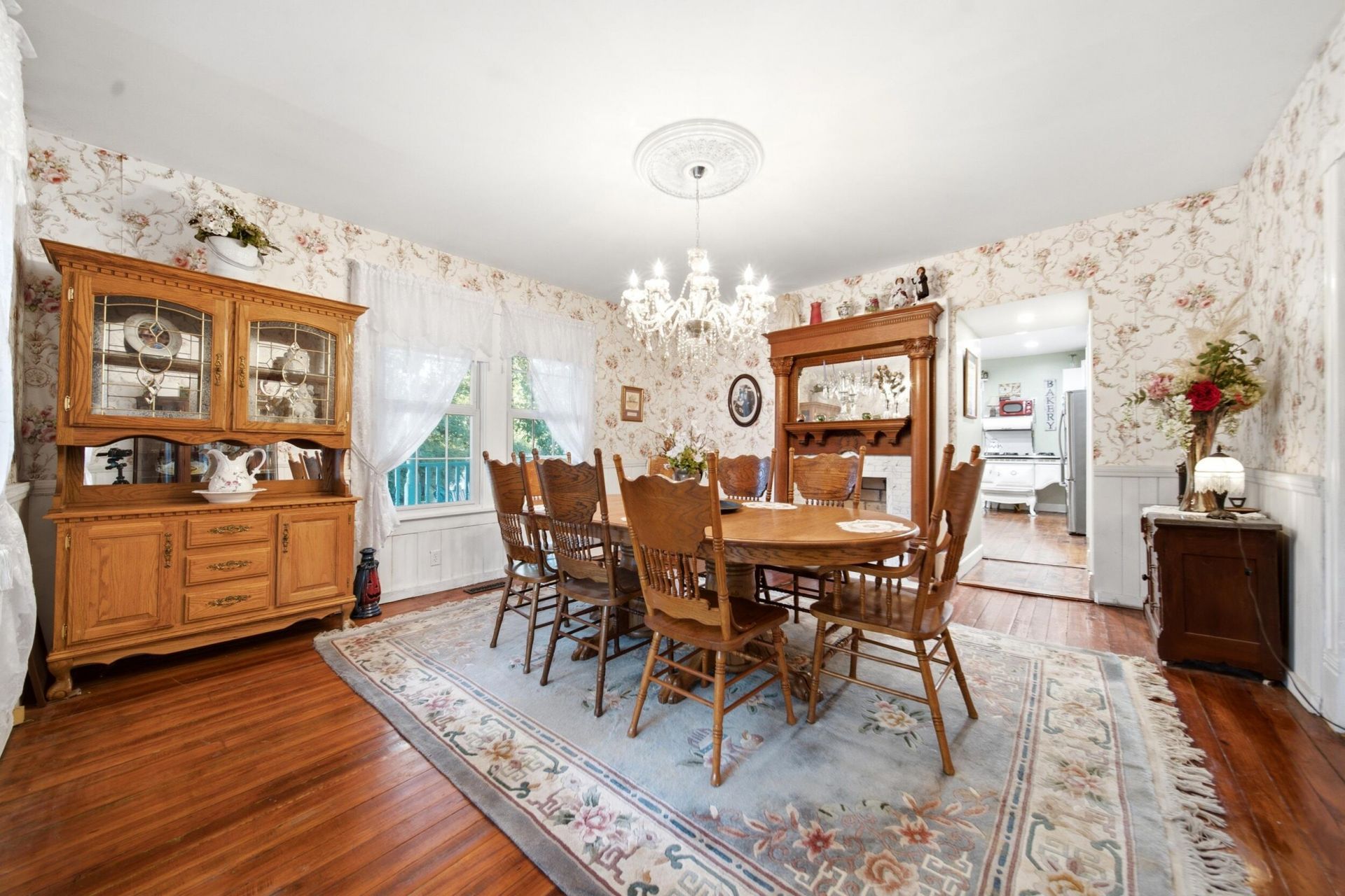 785 Midway Street Photo 5
