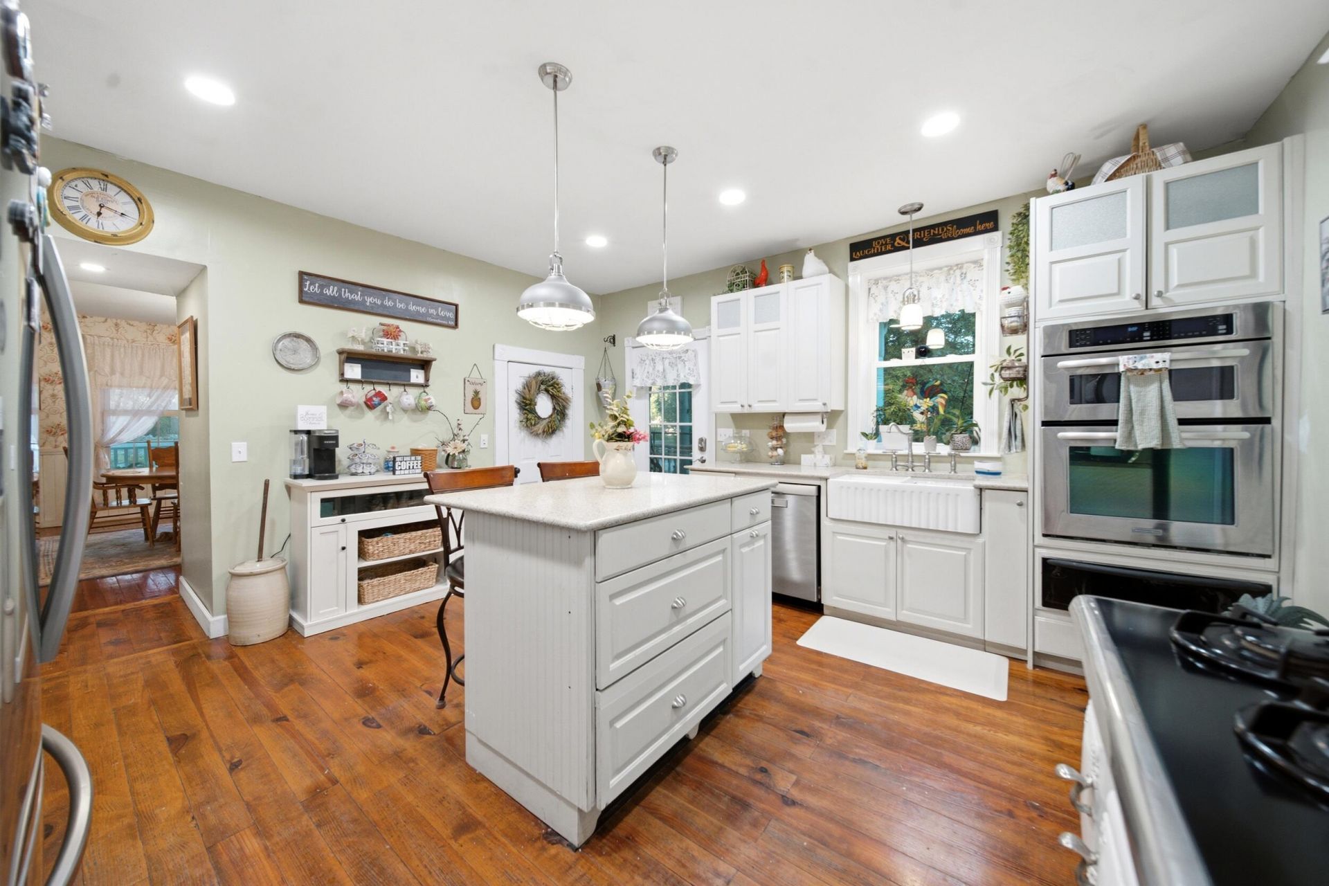 785 Midway Street Photo 8