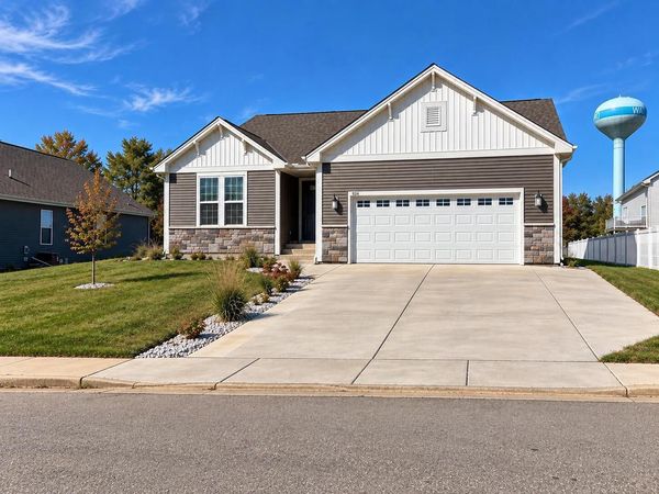 924 Foxwalk DRIVE, Waterford, WI 53185
