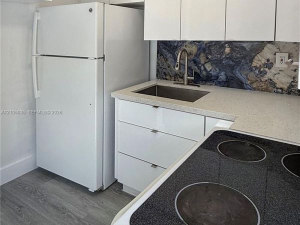 852 SW 1st St , Unit 6, Miami, FL 33130